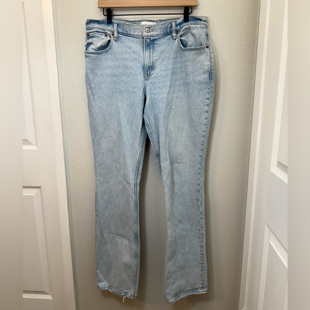 Abercrombie and Fitch Curve Love Light Wash Jeans Size 31/12L
